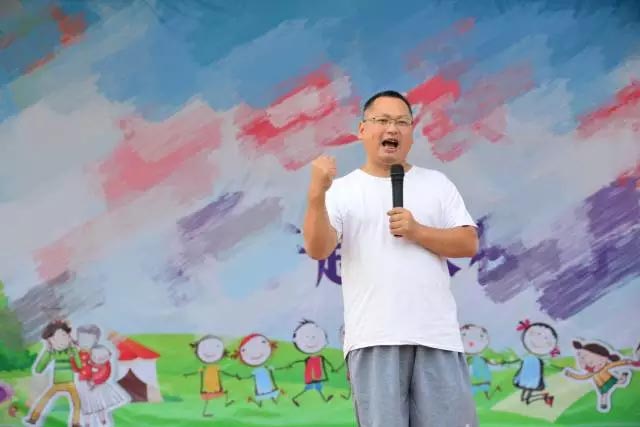 廣東博皓公司總經(jīng)理、鷹之家班主任尹總,為我們本次運(yùn)動會致開幕詞