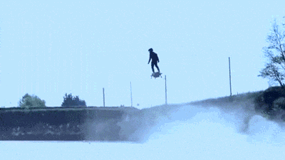 在光速進(jìn)步中的科技水平進(jìn)行對(duì)傳統(tǒng)理念的顛覆革命下，碳纖維將會(huì)像“老前輩”鋼鐵一樣得到廣泛的應(yīng)用，走入千千萬(wàn)萬(wàn)平民百姓的家