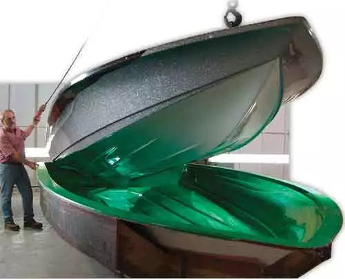 模具是玻璃鋼生產企業(yè)的印鈔機,脫模產品直接影響模具的使用壽命。